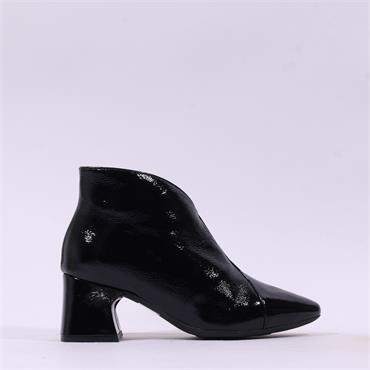 Wonders V Cut Pointed Block Heel Boot - Black Patent